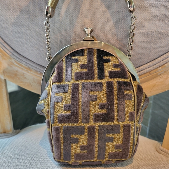 Vintage FENDI collectable mini purse with mink roses - Picture 2 of 15
